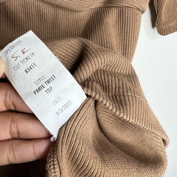 CITIZENS of HUMANITY Parie Twisted Top - Picture 5 of 5